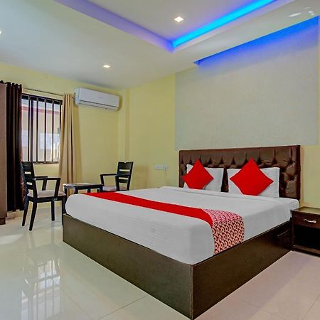 Oyo Flagship 77876 Amigo Suites Kochi Eksteriør bilde