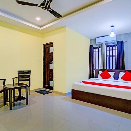 Oyo Flagship 77876 Amigo Suites Kochi Eksteriør bilde