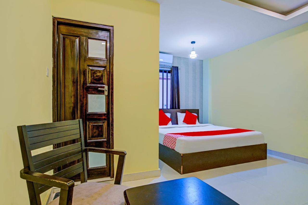 Oyo Flagship 77876 Amigo Suites Kochi Eksteriør bilde