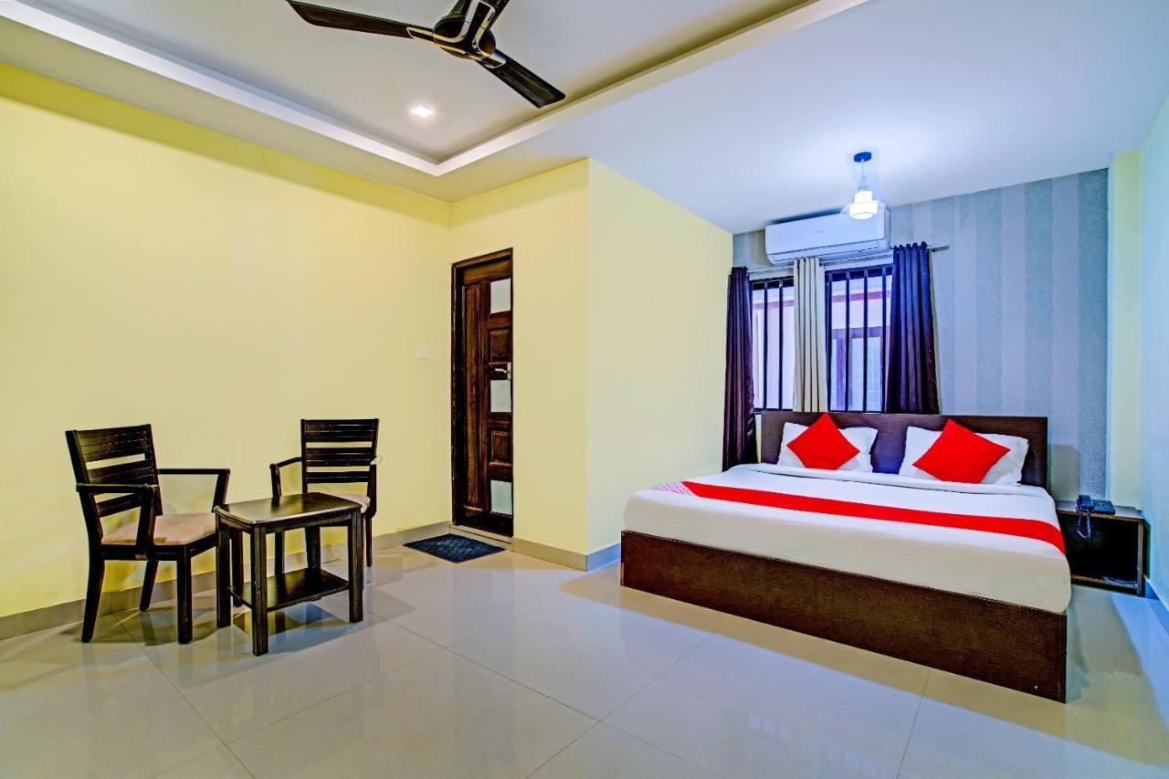 Oyo Flagship 77876 Amigo Suites Kochi Eksteriør bilde