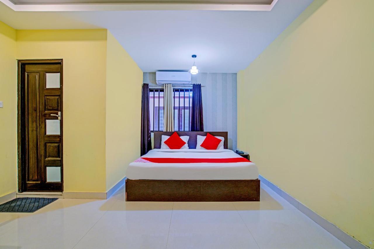 Oyo Flagship 77876 Amigo Suites Kochi Eksteriør bilde