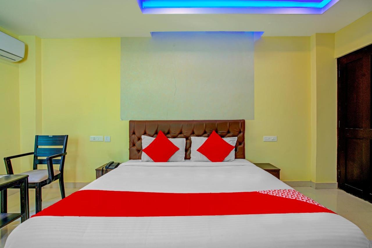 Oyo Flagship 77876 Amigo Suites Kochi Eksteriør bilde